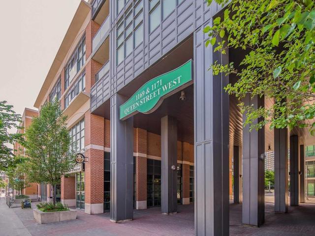 TH106 - 1171 Queen St W