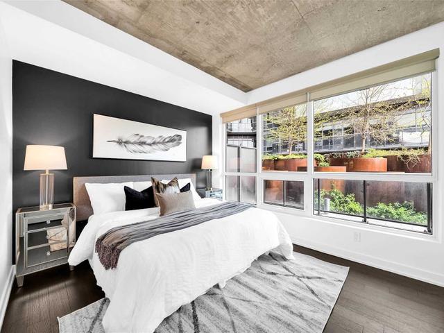 352 - 1030 King St W