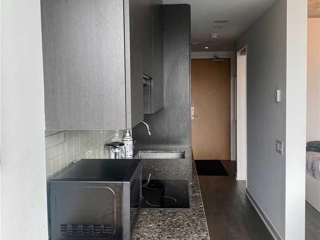 1222 - 629 King St W