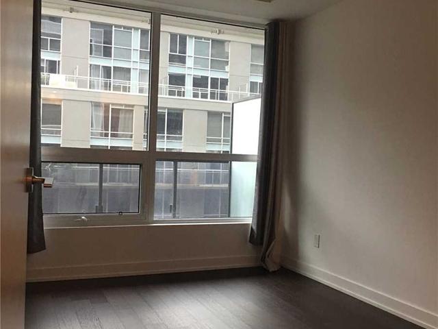 516 - 1030 King St W