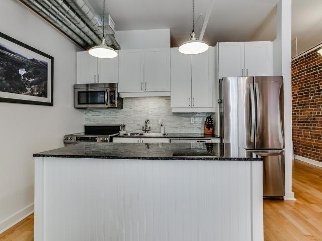 302 - 81A Front St E