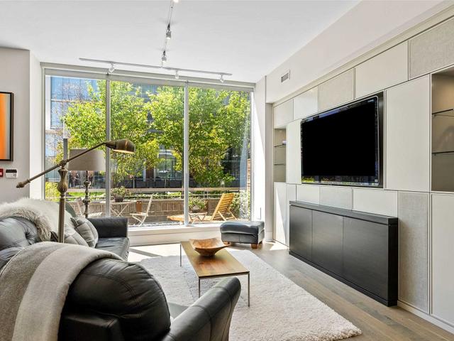 TH. 116 - 29 Queens Quay E