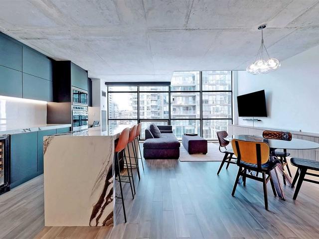 1126 - 36 Blue Jays Way