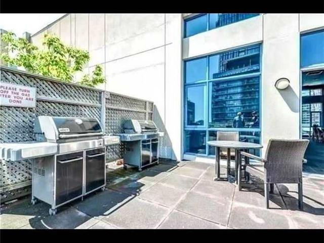 1008 - 8 Wellesley  St E