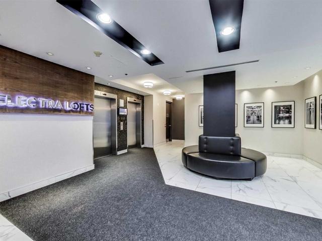 802 - 1029 King St W