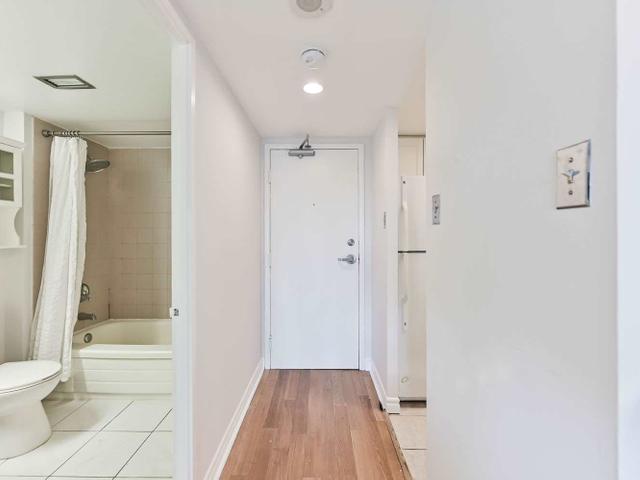 407 - 705 King St W