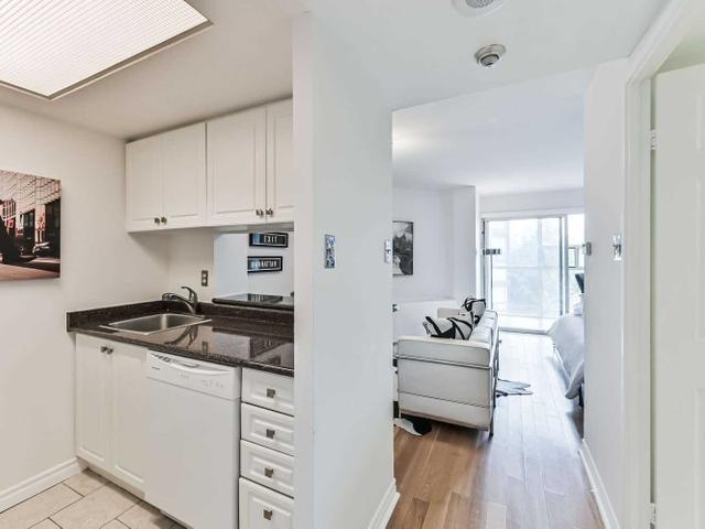 407 - 705 King St W