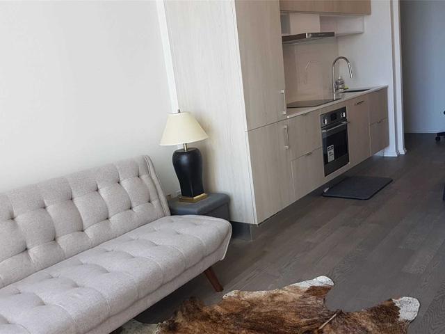 1737 - 8 Hillsdale Ave E