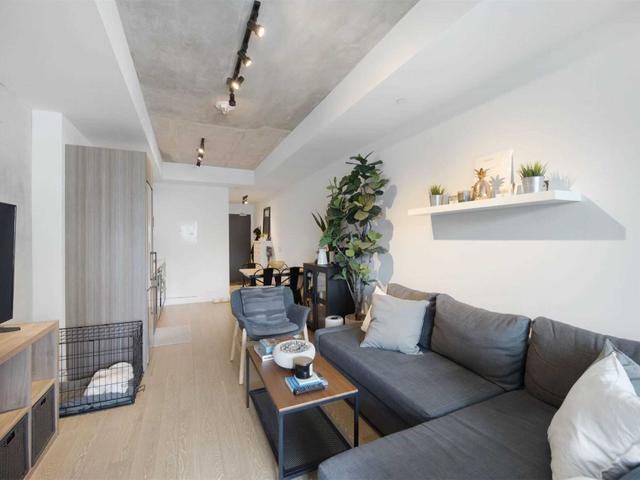 811 - 608 Richmond St W