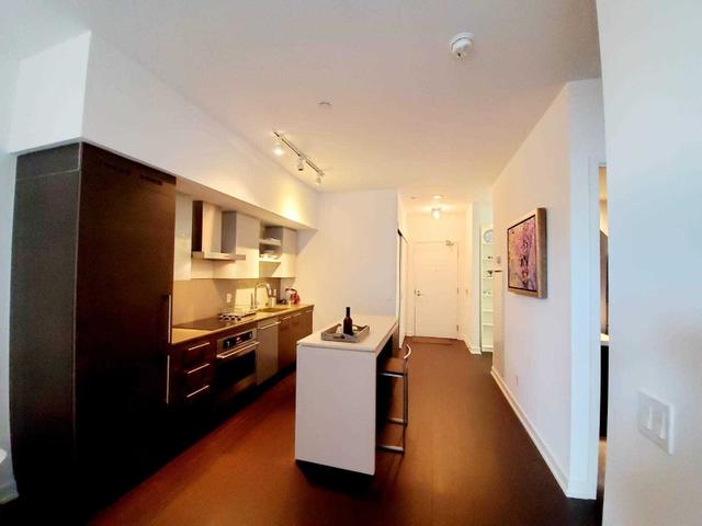 1044 - 1030 King St W