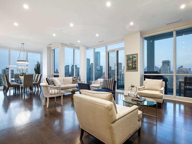 2004 - 170 Avenue Rd