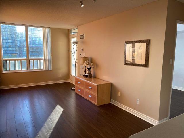 817 - 28 Empress Ave