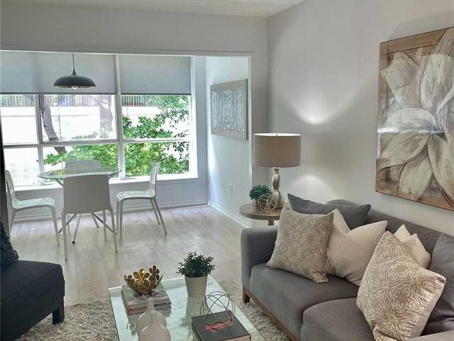 302 - 225 Davenport Rd