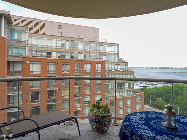 1025 - 550 Queens Quay W