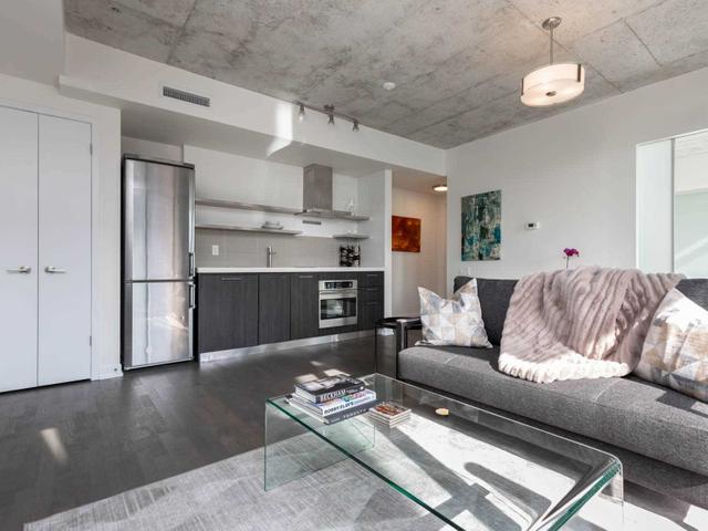 829 - 461 Adelaide St W