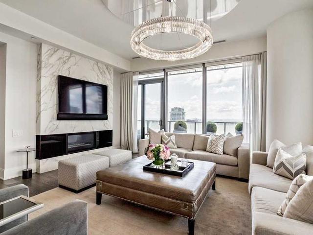 5205 - 42 Charles St E