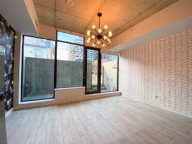 104 - 461 Adelaide St W