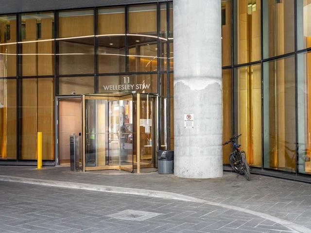 5210 - 11 Wellesley St W