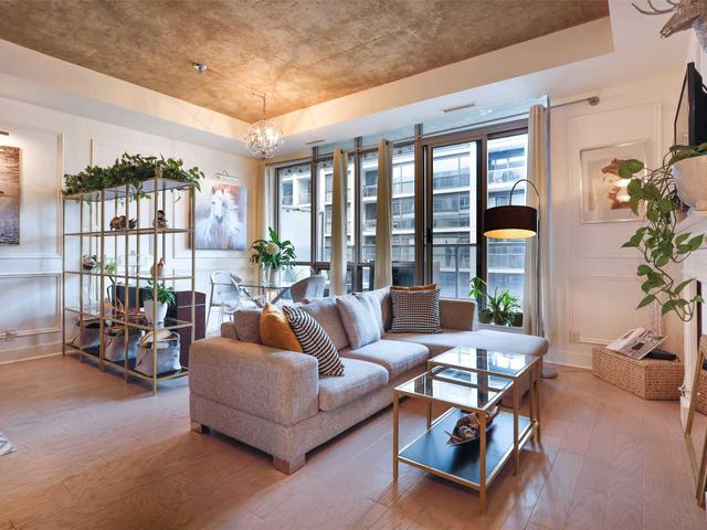 703 - 399 Adelaide St W