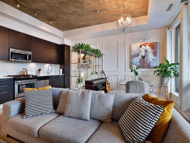 703 - 399 Adelaide St W