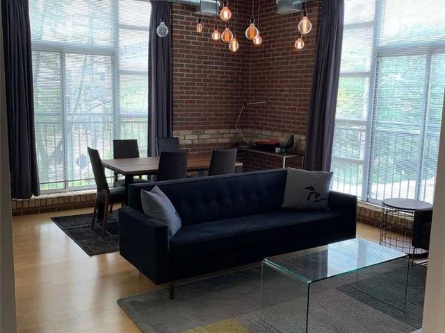 305 - 955 Queen St W