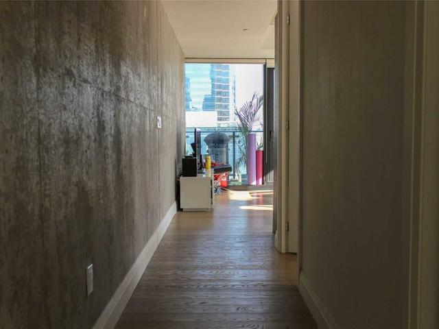 1107 - 224 King St W