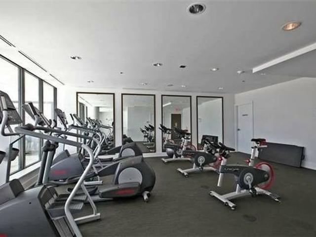 1105 - 560 King St W