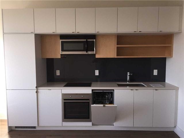 1223 - 111 St Clair Ave W