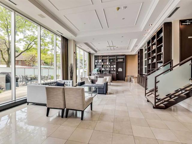 208 - 562 Eglinton Ave E