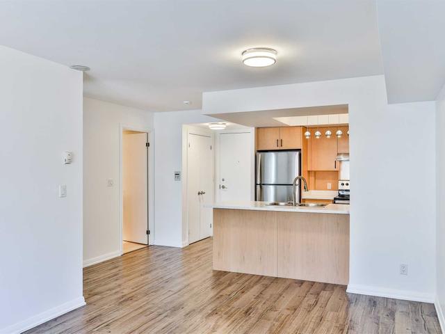 410 - 18 Beverley St