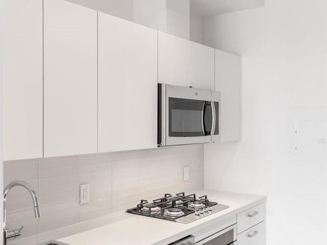 1014 - 608 Richmond St W