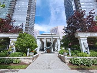 801 - 15 Greenview Ave