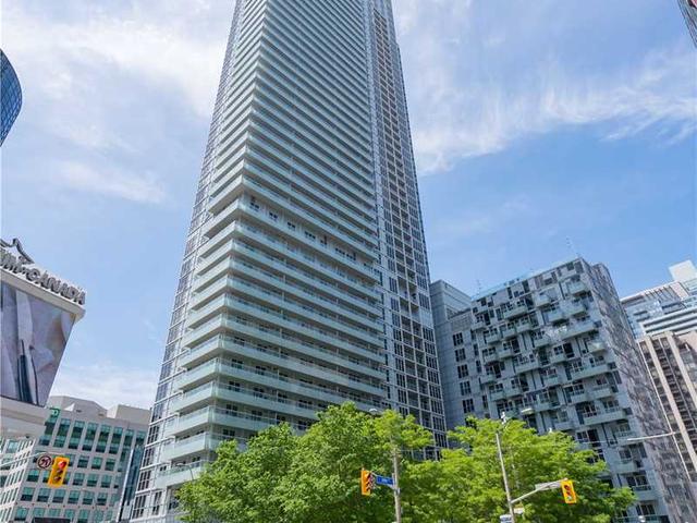 213 - 300 Front Street W St