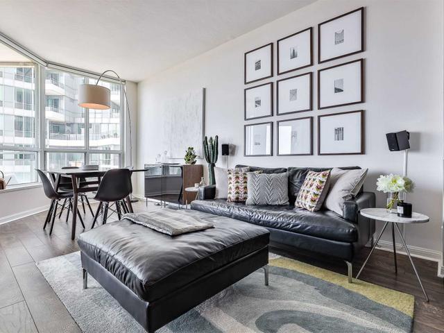 1110 - 228 Queens Quay W