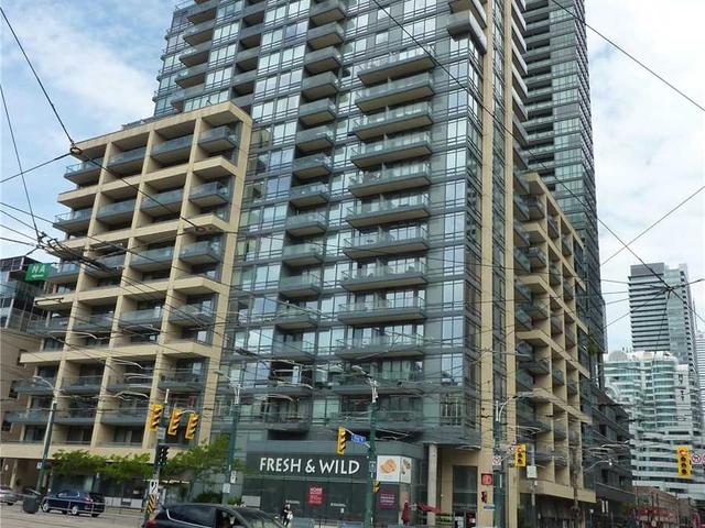 801 - 438 King St W