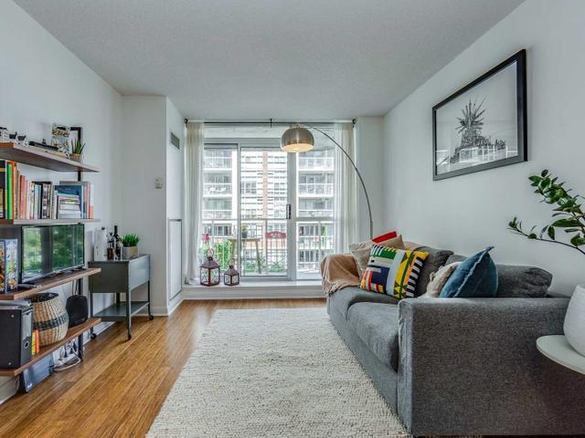 402 - 18 Stafford St