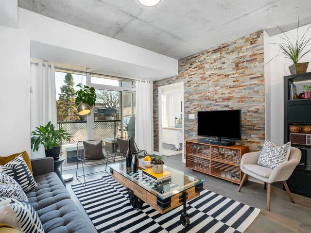 211 - 109 Ossington Ave