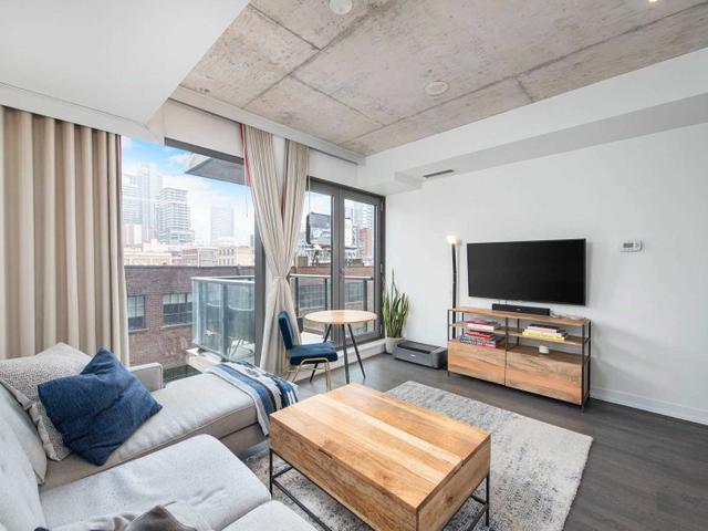 310 - 560 King St W