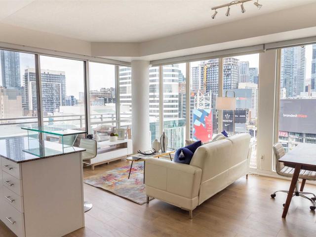 1709 - 220 Victoria St