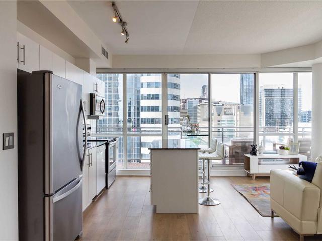 1709 - 220 Victoria St