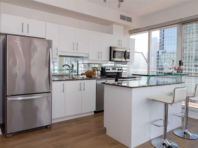 1709 - 220 Victoria St