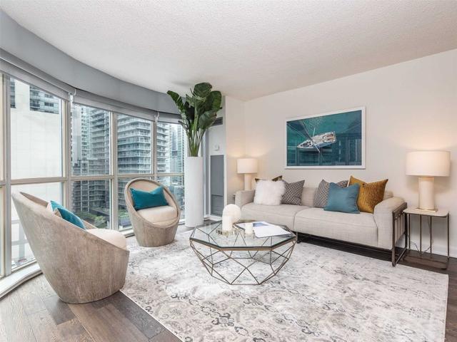 912 - 36 Blue Jays Way