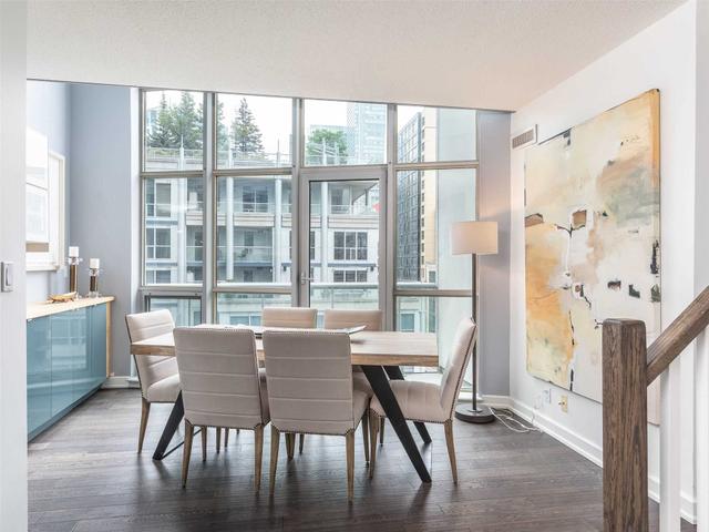 912 - 36 Blue Jays Way