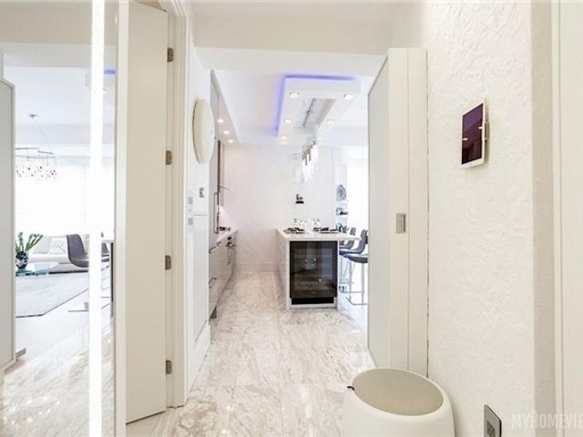 501 - 29 Queens Quay E