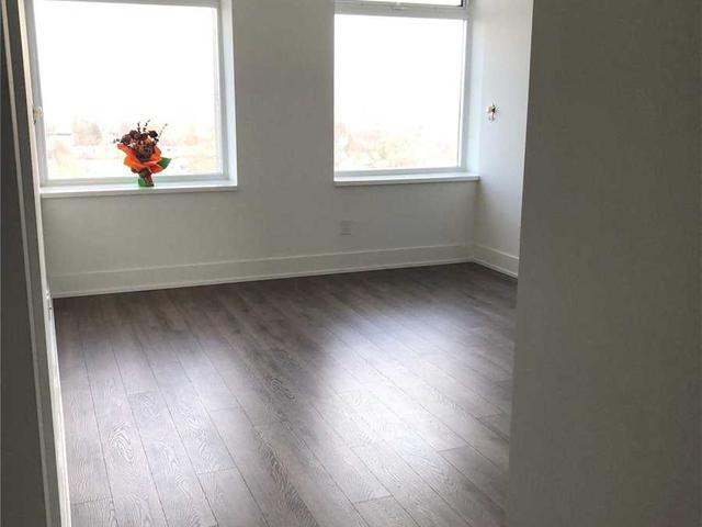 1421 - 111 St Clair Ave W