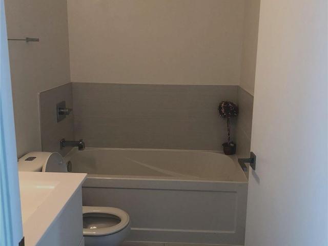 1421 - 111 St Clair Ave W