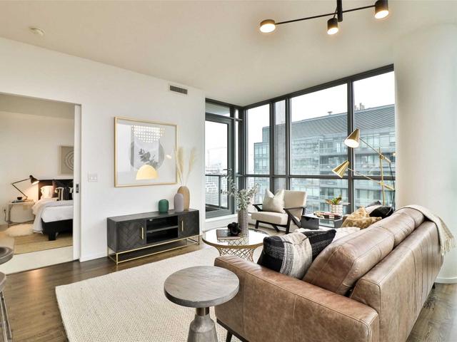 1802 - 8 Charlotte St