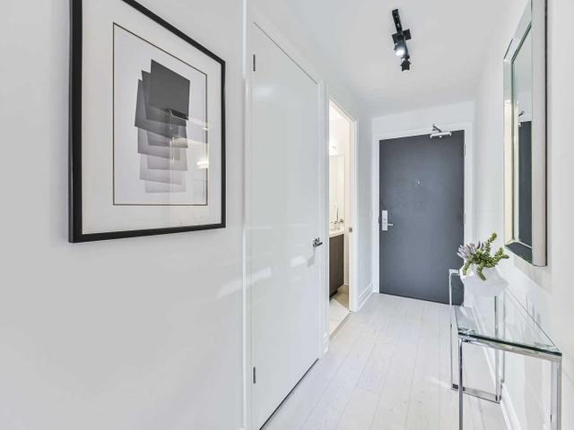 806 - 608 Richmond St W