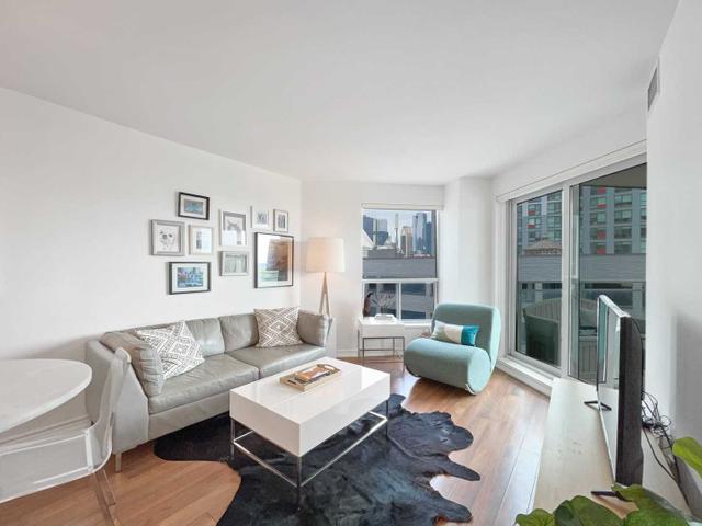 510 - 410 Queens Quay W