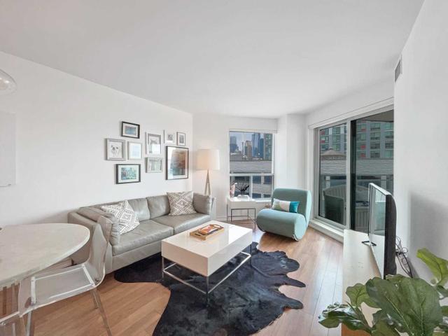 510 - 410 Queens Quay W